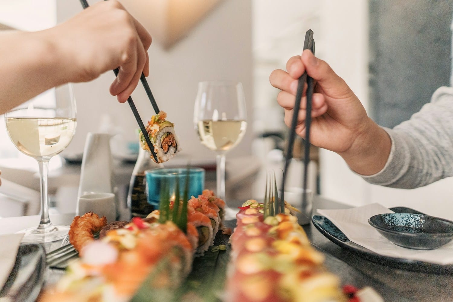 vin de Bordeaux avec des sushis
